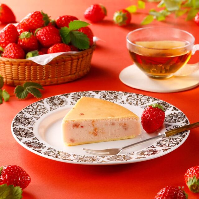 【🍓御用邸ストロベリーチーズケーキ🍓】

皆さんこんにちは
ニコニコマルシェの橋本です

チーズガーデンさんの季節限定品『ストロベリーチーズケーキ』が今年も発売になりました!

季節商品の中でも1位・2位を争う大人気フレーバーです🙌

常温での持ち運びができる上に日持ちもするので、
クリスマスケーキやお年賀などの贈り物としてもオススメですよ💁🏻

ぜひご利用ください✨

┈┈┈┈┈┈┈┈┈┈
▫御用邸ストロベリーチーズケーキ
￥1,780(税込)
┈┈┈┈┈┈┈┈┈┈
#道の駅日光 #ニコニコ本陣 #道の駅 #栃木旅行 #栃木土産 #日光 #日光旅行 #鬼怒川温泉 #NIKKO #チーズガーデン #御用邸チーズケーキ